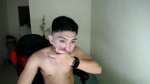 Snapshot of urcuteguy_jhonx chatting on 11-21-25, 10:25 Dannie online show from 11-21-25, 10:25