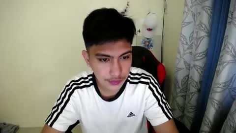 Snapshot of urcuteguy_jhonx chatting on 11-28-25, 08:17 Dannie online show from 11-28-25, 08:17