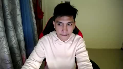 Snapshot of urcuteguy_jhonx chatting on 12-01-25, 04:12 Dannie online show from 12-01-25, 04:12