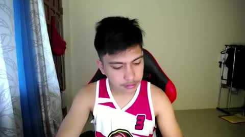 Snapshot of urcuteguy_jhonx chatting on 12-02-25, 05:02 Dannie online show from 12-02-25, 05:02