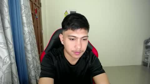 Snapshot of urcuteguy_jhonx chatting on 12-14-25, 08:02 Dannie online show from 12-14-25, 08:02