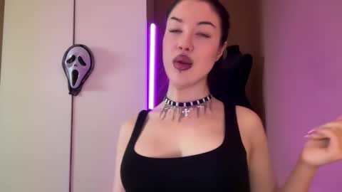 Margo online show from 10-31-25, 07:20