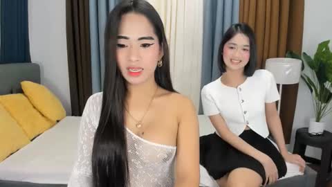 Snapshot of urdream_girl02 chatting on 10-18-25, 11:00 URDREAMGIRL JESS online show from 10-18-25, 11:00