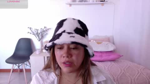 Snapshot of urdreamgiirl chatting on 01-18-26, 03:16 Mia Miller online show from 01-18-26, 03:16