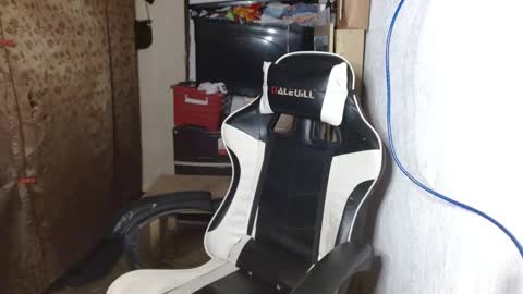 urfynestasian online show from 10-27-25, 01:37