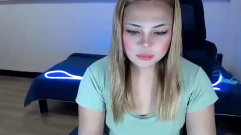 Snapshot of urgoddessophiaxxx chatting on 02-22-26, 12:34 Miss Sophia3 online show from 02-22-26, 12:34