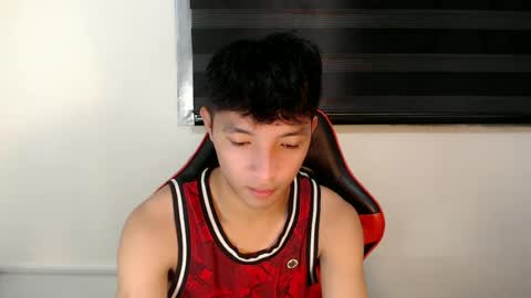 Snapshot of urhotethanxx chatting on 06-25-26, 10:47 Ethan online show from 06-25-26, 10:47