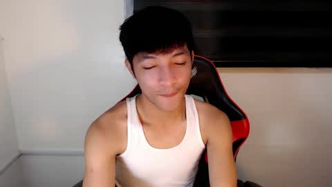 Snapshot of urhotethanxx chatting on 07-22-26, 05:27 Ethan online show from 07-22-26, 05:27