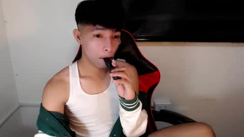 Snapshot of urhotethanxx chatting on 07-28-26, 05:34 Ethan online show from 07-28-26, 05:34