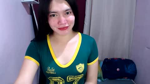 Snapshot of urhottiest_katey chatting on 06-08-26, 02:45 Katey online show from 06-08-26, 02:45