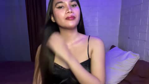 Snapshot of urhottylicious_cum chatting on 06-10-26, 02:27 urhottylicious_cum online show from 06-10-26, 02:27