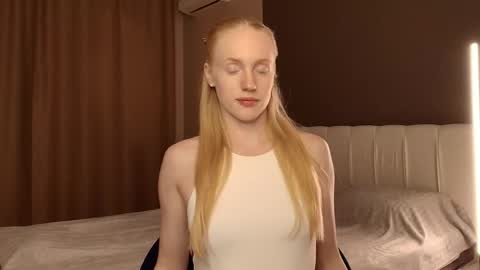 ElizabethLizy online show from 05-26-26, 05:42