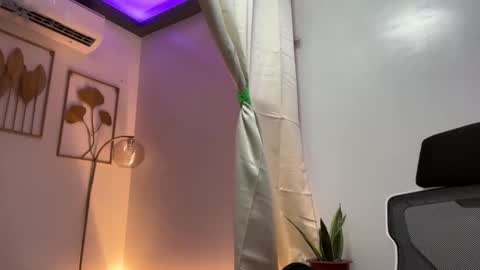 Amira online show from 01-16-26, 01:09