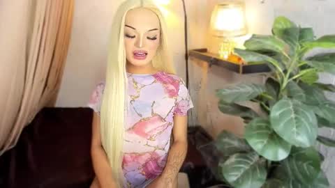 Snapshot of urladyprincessmassivecock chatting on 09-30-25, 04:01 jhaii online show from 09-30-25, 04:01