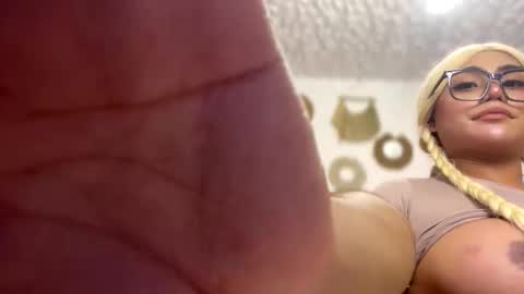 Snapshot of urladyprincessmassivecock chatting on 10-31-25, 12:22 jhaii online show from 10-31-25, 12:22