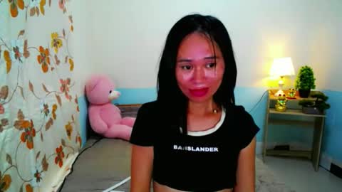 urlovely_che online show from 10-22-25, 05:08