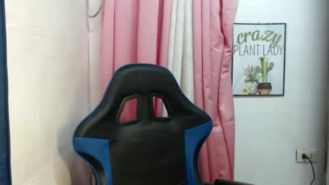 Sofie online show from 11-24-25, 04:51