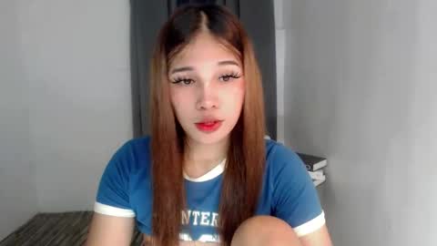 Snapshot of urlovelysizka chatting on 12-17-25, 07:47 Sizka online show from 12-17-25, 07:47