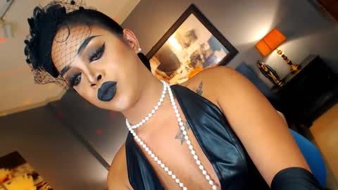 UrMajestyTyra online show from 10-11-25, 02:33