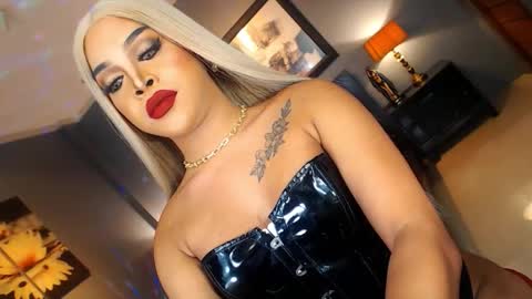 UrMajestyTyra online show from 11-19-25, 01:27