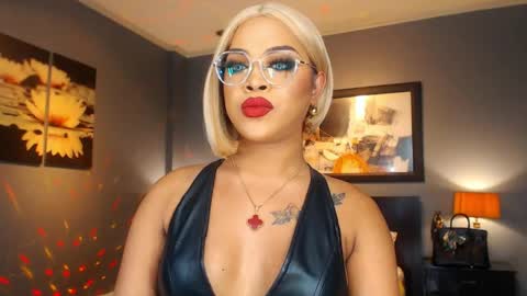 UrMajestyTyra online show from 05-10-26, 11:10