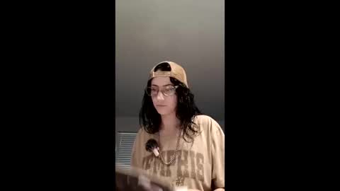 Snapshot of urmomalexx chatting on 05-31-26, 10:44 urmomalexx online show from 05-31-26, 10:44
