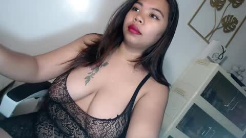 Snapshot of uronlylust_lilit69xx chatting on 04-25-26, 09:12 Lhea online show from 04-25-26, 09:12