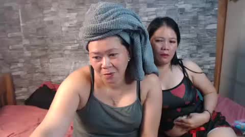 Snapshot of urpinay_singlemother chatting on 07-24-26, 10:24 urpinay_singlemother online show from 07-24-26, 10:24