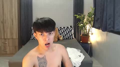 Snapshot of urpinoyasianx chatting on 12-19-25, 08:21 Mel online show from 12-19-25, 08:21