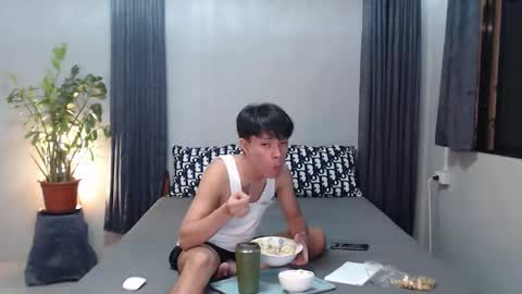 Snapshot of urpinoyasianx chatting on 12-21-25, 09:49 Mel online show from 12-21-25, 09:49