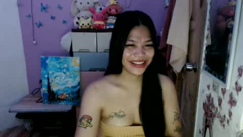 Snapshot of urpreciouspinayxxx chatting on 06-25-26, 01:05 hi im kim online show from 06-25-26, 01:05