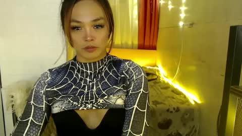 Snapshot of ursexy_debra chatting on 12-13-24, 05:49 TYRA online show from 12-13-24, 05:49