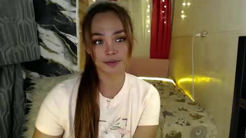 Snapshot of ursexy_debra chatting on 12-18-24, 01:56 TYRA online show from 12-18-24, 01:56