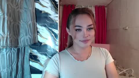 Snapshot of ursexy_debra chatting on 12-21-24, 12:38 TYRA online show from 12-21-24, 12:38