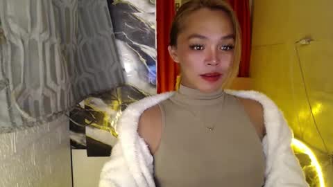 Snapshot of ursexy_debra chatting on 02-21-25, 10:04 TYRA online show from 02-21-25, 10:04
