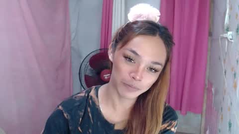 Snapshot of ursexy_debra chatting on 10-31-25, 05:47 TYRA online show from 10-31-25, 05:47