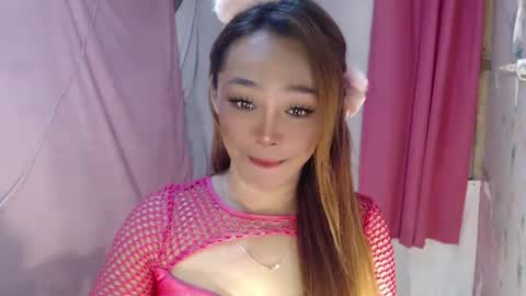 Snapshot of ursexy_debra chatting on 11-06-25, 08:48 TYRA online show from 11-06-25, 08:48