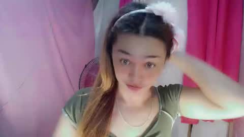 Snapshot of ursexy_debra chatting on 11-06-25, 10:21 TYRA online show from 11-06-25, 10:21