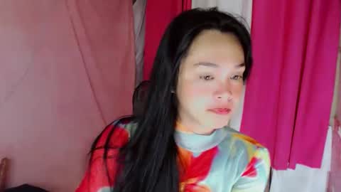 Snapshot of ursexy_debra chatting on 11-11-25, 02:55 TYRA online show from 11-11-25, 02:55