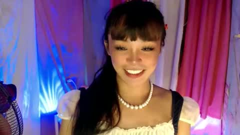 Snapshot of ursexy_debra chatting on 11-13-25, 10:47 TYRA online show from 11-13-25, 10:47
