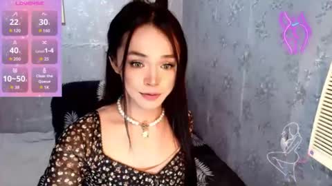 Snapshot of ursexy_debra chatting on 12-17-25, 10:38 TYRA online show from 12-17-25, 10:38