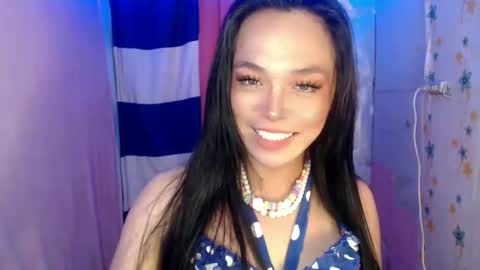 Snapshot of ursexy_debra chatting on 05-04-26, 06:31 TYRA online show from 05-04-26, 06:31