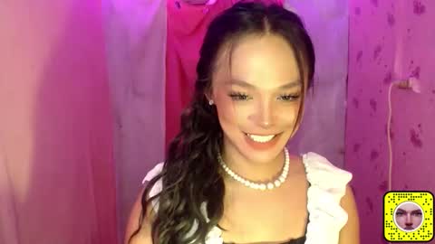 Snapshot of ursexy_debra chatting on 05-12-26, 08:50 TYRA online show from 05-12-26, 08:50