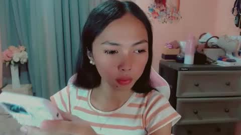 Snapshot of ursexy_michelle chatting on 12-02-24, 07:25 Your Future Michelle online show from 12-02-24, 07:25