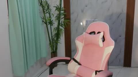 Snapshot of urtwink_jm chatting on 04-17-26, 10:51 mark online show from 04-17-26, 10:51