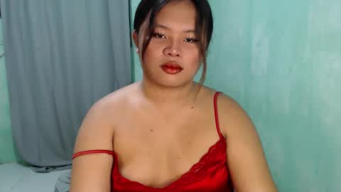 Snapshot of urwifematerial69_ chatting on 12-05-24, 08:55 Bella Miles Olivia online show from 12-05-24, 08:55