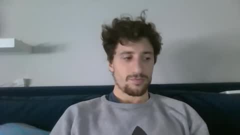 Snapshot of users1819 chatting on 12-18-25, 08:31 users1819 online show from 12-18-25, 08:31