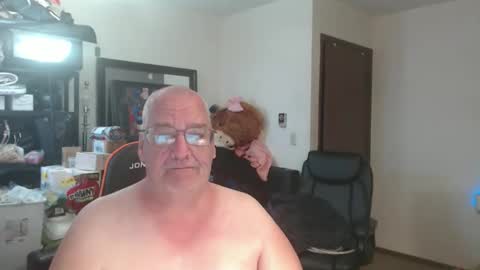 Snapshot of usgoober chatting on 05-12-26, 12:35 Eric online show from 05-12-26, 12:35