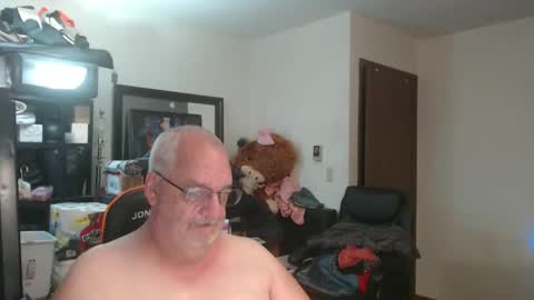 Snapshot of usgoober chatting on 05-18-26, 12:33 Eric online show from 05-18-26, 12:33