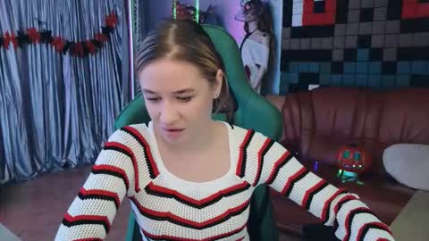 Leila online show from 10-21-25, 07:03